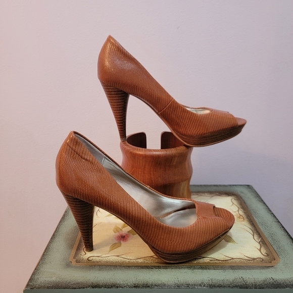 Style & Co Celine Faux Reptile Print Peep Toe Pump Size 6 - Picture 2 of 9